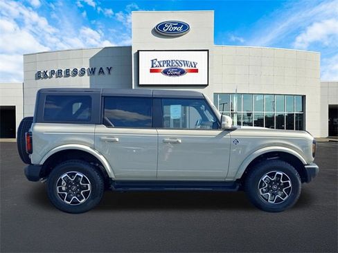 New 2025 Ford Bronco Outer Banks image 5