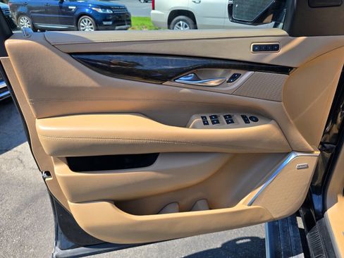 Used 2019 Cadillac Escalade ESV Platinum AWD/4WD image 14
