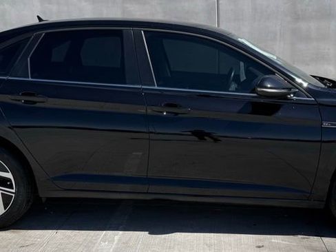 Used 2024 Volkswagen Jetta SEL FWD image 4