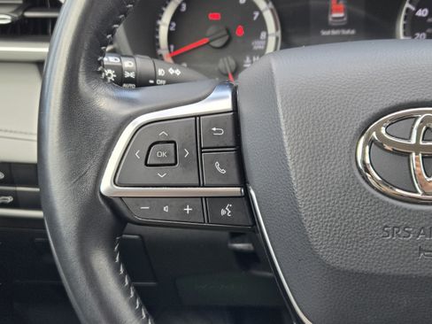 Used 2020 Toyota Highlander LE AWD/4WD image 25