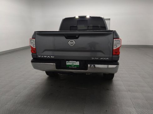 Used 2017 Nissan Titan SV image 7