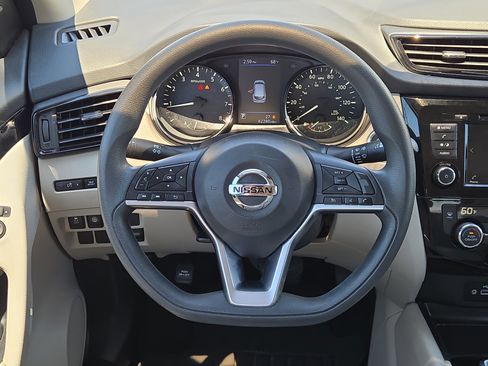Used 2020 Nissan Rogue Sport SV FWD image 18