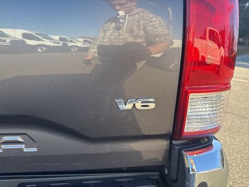 Used 2017 Toyota Tacoma SR5 image 11