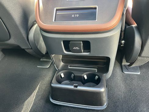 Used 2025 Lincoln Navigator Reserve image 33