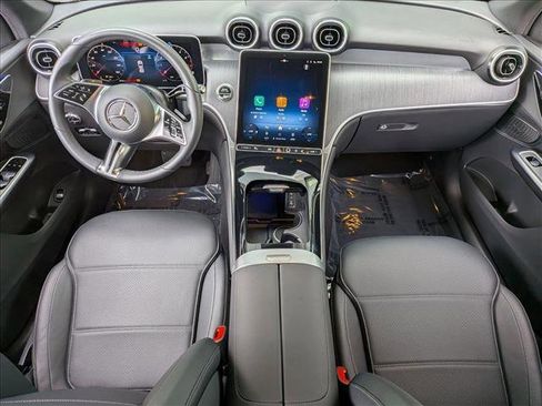 Used 2025 Mercedes-Benz GLC 300 image 18