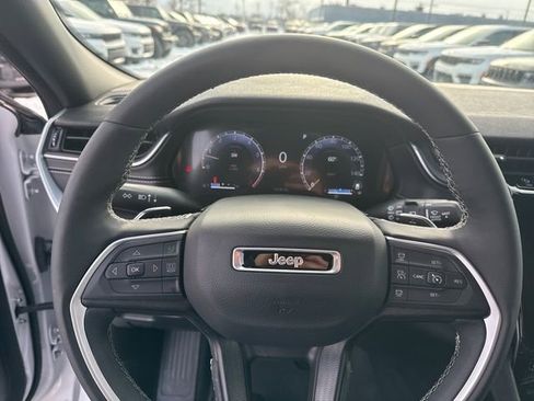 Used 2024 Jeep Grand Cherokee Altitude image 15