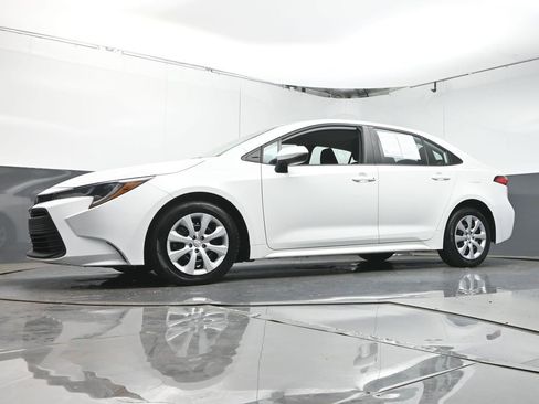 Used 2024 Toyota Corolla LE image 31