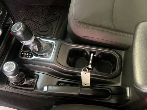 Used 2023 Jeep Wrangler Unlimited Sport AWD/4WD image 31