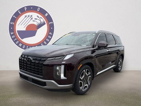 Used 2023 Hyundai Palisade Limited FWD image 2