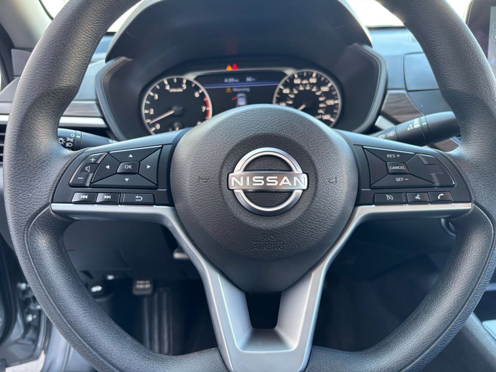 Used 2025 Nissan Altima 2.5 SV FWD image 27