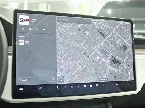 Used 2022 Tesla Model S image 16