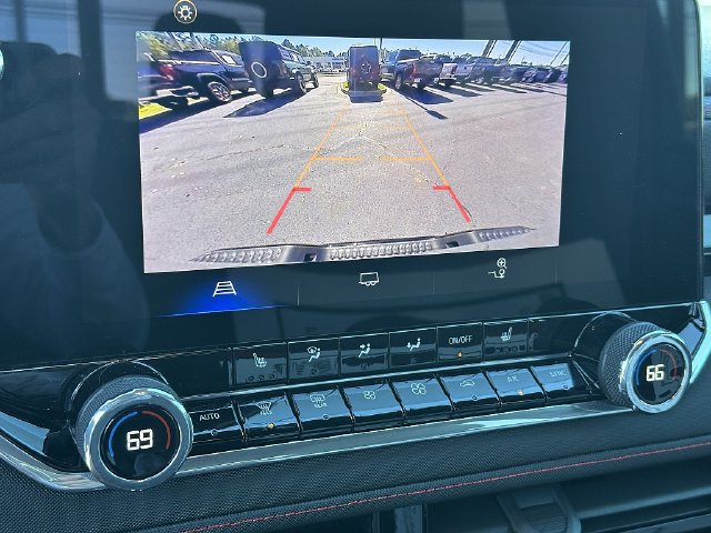 Used 2024 Chevrolet Colorado Z71 w/ Z71 Convenience Package 2 AWD/4WD image 31