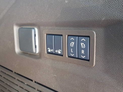 Used 2024 GMC Yukon SLT w/ SLT Luxury Package AWD/4WD image 34