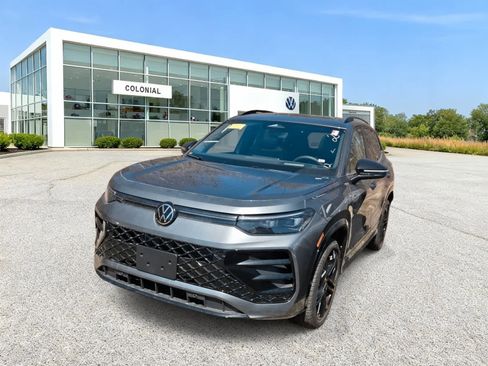 New 2026 Volkswagen Tiguan SE R-Line AWD/4WD image 1