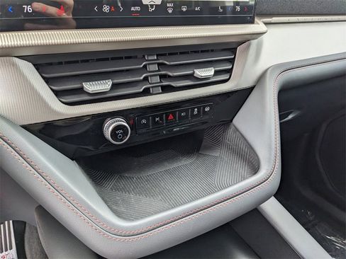 Used 2025 Ford Explorer Active image 26