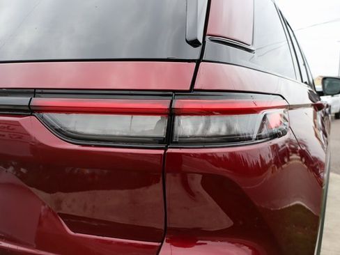 New 2025 Jeep Grand Cherokee Altitude image 29