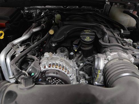Used 2025 Jeep Wrangler Unlimited Rubicon AWD/4WD image 18