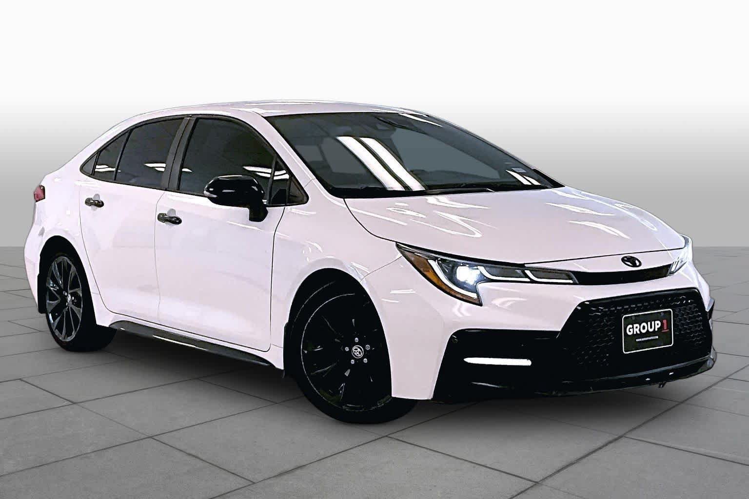 Used 2021 Toyota Corolla SE FWD image 2