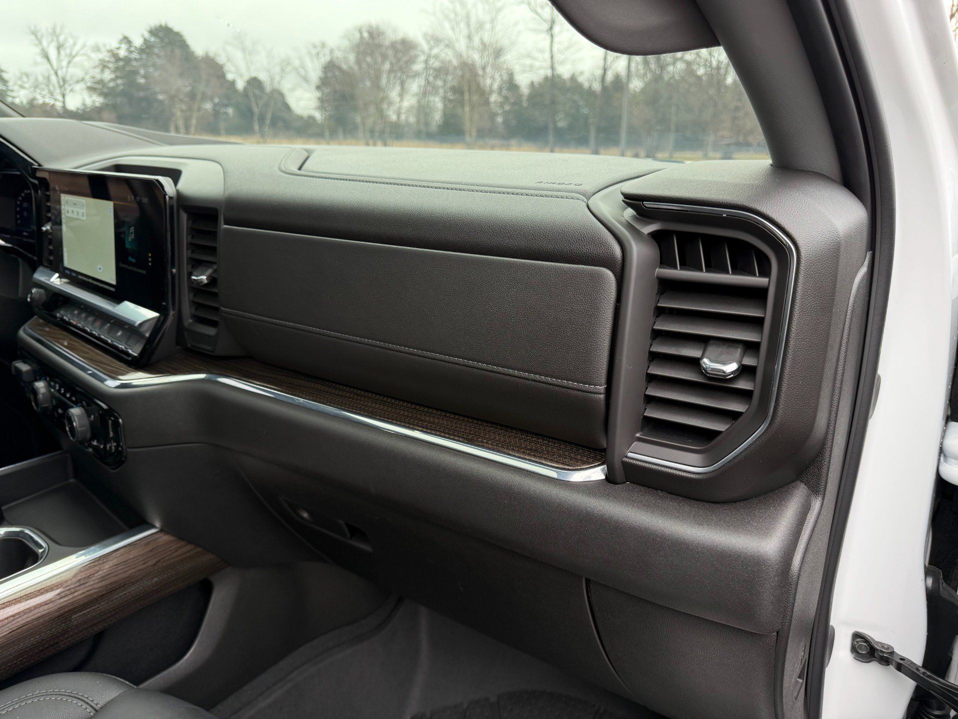 Used 2024 Chevrolet Silverado 1500 RST w/ Redline Edition AWD/4WD image 16