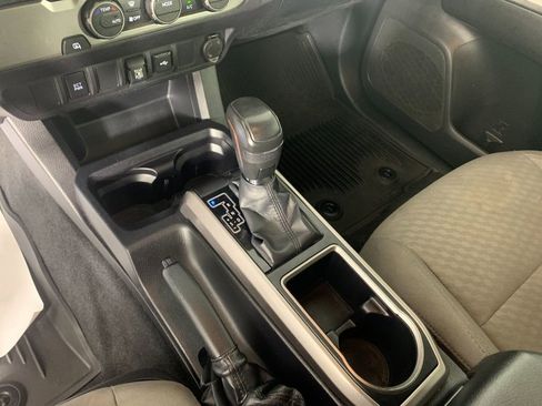 Used 2022 Toyota Tacoma SR5 RWD image 25