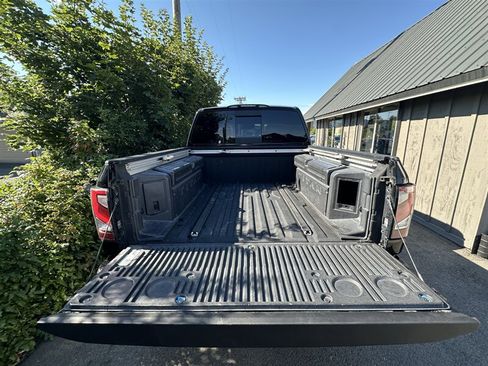 Used 2021 Nissan Titan Platinum Reserve w/ Moonroof Package AWD/4WD image 29