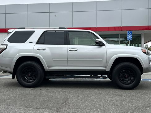 Used 2022 Toyota 4Runner SR5 Premium w/ Moonroof Package RWD image 3