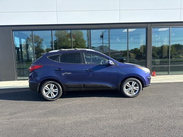 Used 2011 Hyundai Tucson GLS FWD image 2