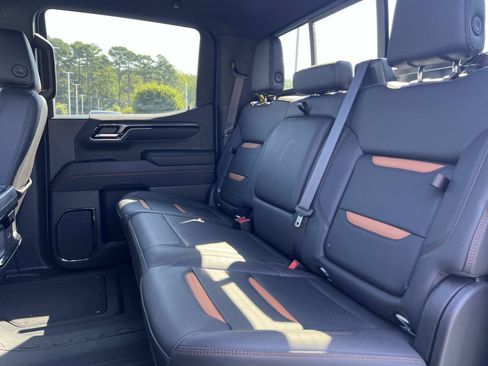 Used 2023 GMC Sierra 1500 AT4 w/ AT4 Premium Package AWD/4WD image 11