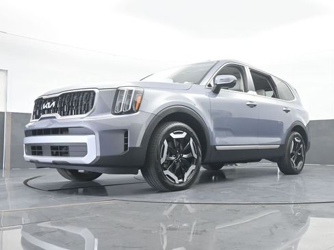 Used 2024 Kia Telluride EX w/ EX Captain's Chair Package image 62