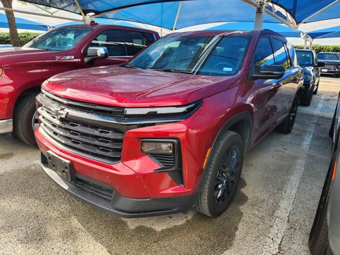 Used 2024 Chevrolet Traverse LT w/ Midnight/Sport Edition FWD image 2
