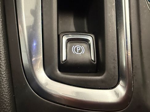 Used 2024 Chevrolet Equinox LT FWD image 32