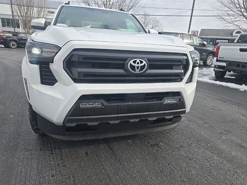 Certified 2024 Toyota Tacoma SR5 image 10