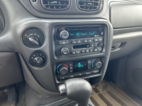 Used 2002 Chevrolet TrailBlazer LT w/ Driver Convenience Pkg AWD/4WD image 16