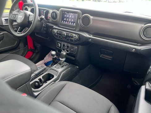 Used 2023 Jeep Gladiator Mojave AWD/4WD image 14