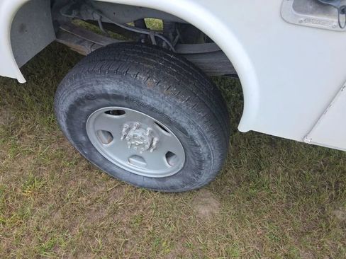 Used 2006 Ford F350 4x4 Regular Cab Super Duty image 11