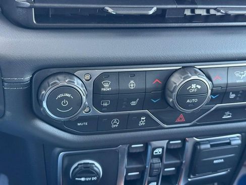 New 2026 Jeep Gladiator Mojave image 13