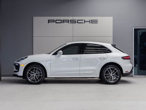 Used 2025 Porsche Macan image 2