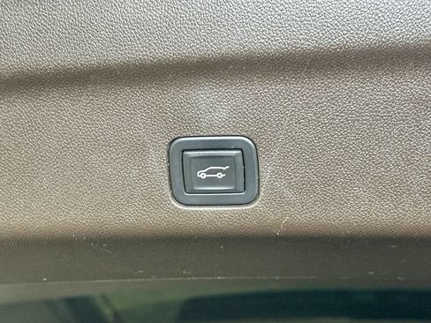 Used 2024 GMC Yukon SLT w/ SLT Luxury Package AWD/4WD image 21