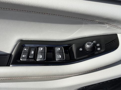 Used 2021 Jeep Grand Cherokee L Overland w/ Luxury Tech Group IV AWD/4WD image 14