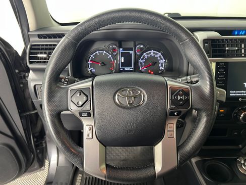 Used 2020 Toyota 4Runner SR5 Premium AWD/4WD image 25