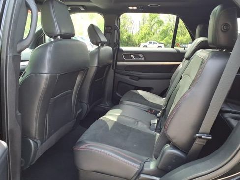 Used 2018 Ford Explorer XLT w/ Equipment Group 202A AWD/4WD image 13