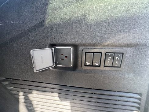 Used 2022 Chevrolet Suburban High Country image 61