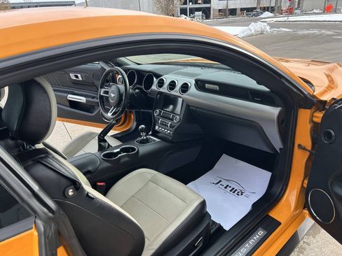 Used 2019 Ford Mustang GT Premium image 18