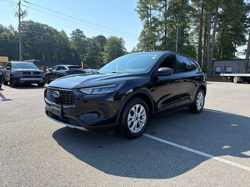 Used 2025 Ford Escape Active FWD image 2