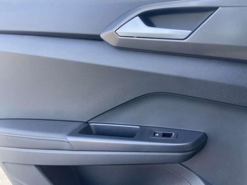 New 2025 Volkswagen Taos SE image 16