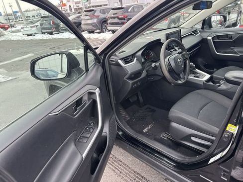 Used 2021 Toyota RAV4 LE image 10