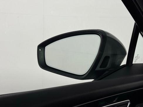 Used 2024 Audi Q4 e-tron Prestige image 24