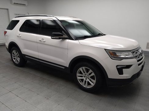 Used 2018 Ford Explorer XLT w/ Equipment Group 202A AWD/4WD image 11