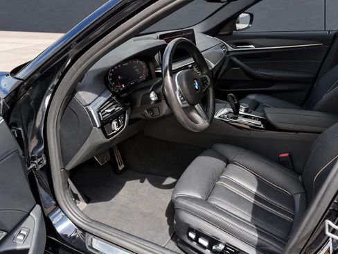 Used 2022 BMW M550i xDrive AWD/4WD image 9