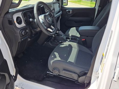 Used 2025 Jeep Wrangler Unlimited Sahara w/ Safety Group AWD/4WD image 20